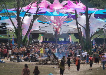 Tragedy at Ozora 2026: Festivalgoer Dies After Climbing Main Stage Structure