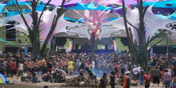 Tragedy at Ozora 2026: Festivalgoer Dies After Climbing Main Stage Structure